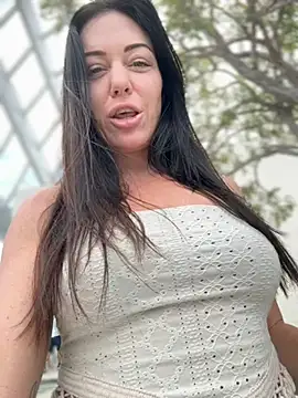 LilliThelo online show from 10/22/25, 04:35