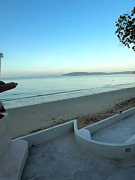 LilliThelo online show from 12/21/25, 12:07