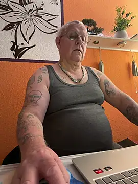 Snapshot of smaili1513 chatting on 01/16/26, 07:12 smaili1513 online show from 01/16/26, 07:12