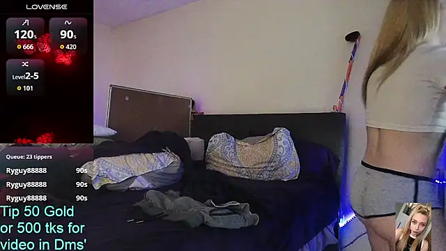 Snapshot of Blondiewithanass chatting on 06/22/26, 02:13 Blondiewithanass online show from 06/22/26, 02:13