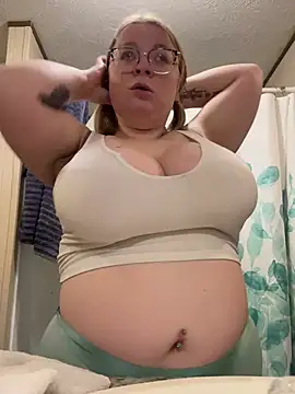 Snapshot of Blondiee_x chatting on 02/19/25, 10:31 Blondiee x online show from 02/19/25, 10:31