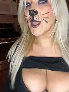 LittleMissEeve online show from 10/25/25, 10:59