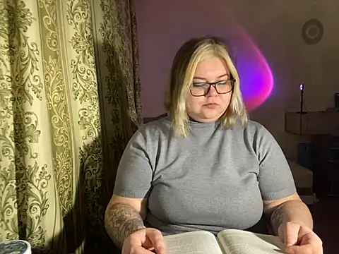 Kira Magni online show from 02/02/25, 08:30