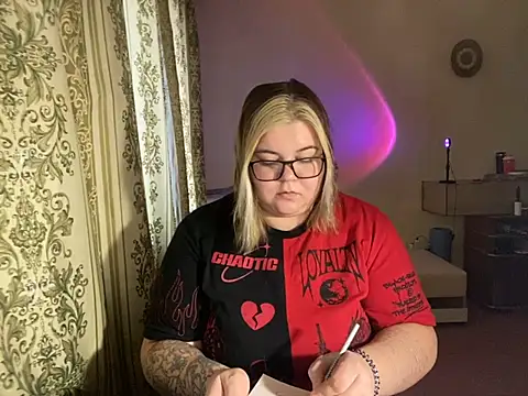 Kira Magni online show from 02/03/25, 01:08