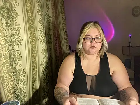 Kira Magni online show from 02/07/25, 05:18