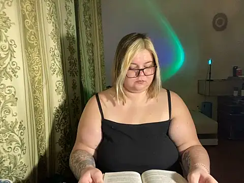 Kira Magni online show from 02/09/25, 08:13