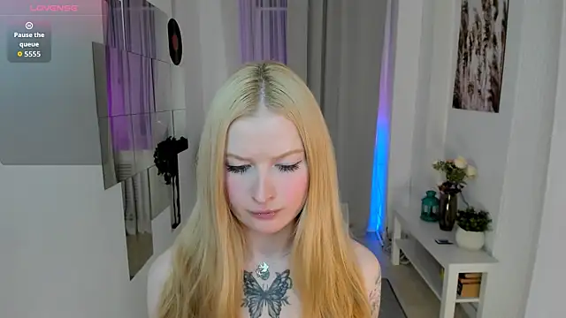 Laly Peach online show from 09/20/25, 04:08