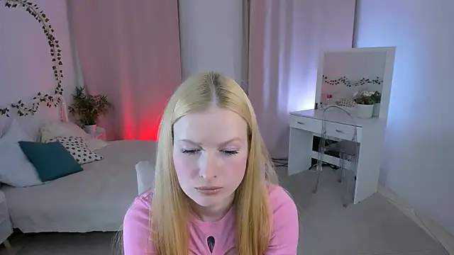 Laly Peach online show from 10/02/25, 01:07