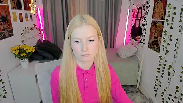 Laly Peach online show from 10/19/25, 04:07