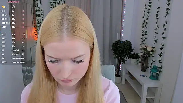 Laly Peach online show from 11/23/25, 05:24