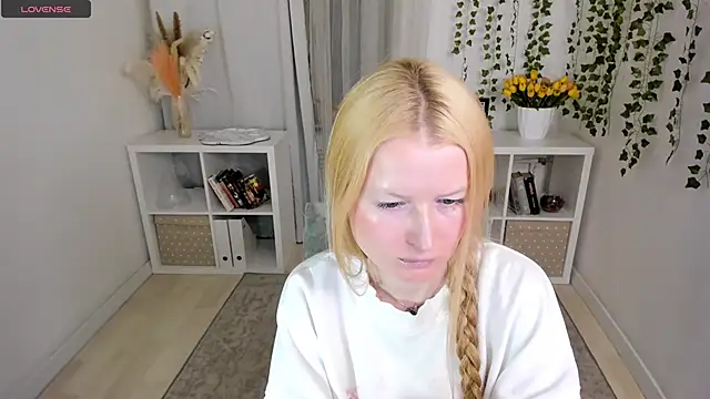 Snapshot of Laly_Peach chatting on 04/23/26, 01:13 Laly Peach online show from 04/23/26, 01:13