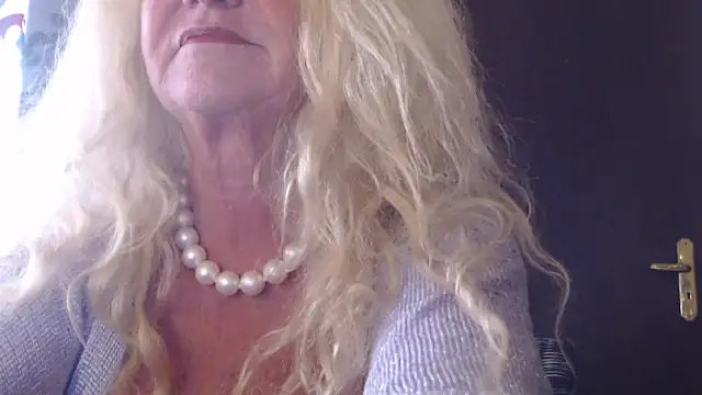 Snapshot of THESensualhorny chatting on 11/21/25, 03:22 THESensualhorny online show from 11/21/25, 03:22