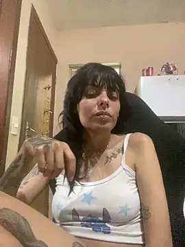 Snapshot of Sarah-safada chatting on 12/16/25, 02:05 Sarah-safada online show from 12/16/25, 02:05