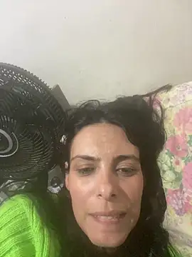 Snapshot of Sarah-safada chatting on 05/24/26, 10:59 Sarah-safada online show from 05/24/26, 10:59