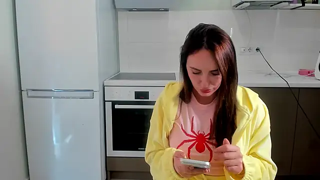 Snapshot of Your_Masha chatting on 04/15/26, 12:23 Your Masha online show from 04/15/26, 12:23