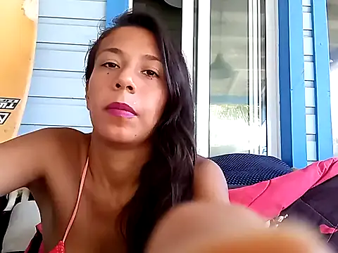 Snapshot of Luna-Natural chatting on 01/21/25, 04:05 Luna-Natural online show from 01/21/25, 04:05