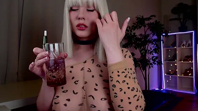 Queensy Sins online show from 05/16/26, 03:44