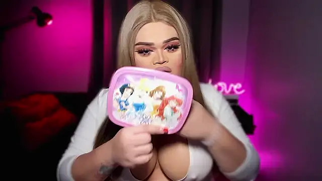 Snapshot of KarolinaThompson chatting on 02/07/26, 05:44 KarolinaThompson online show from 02/07/26, 05:44