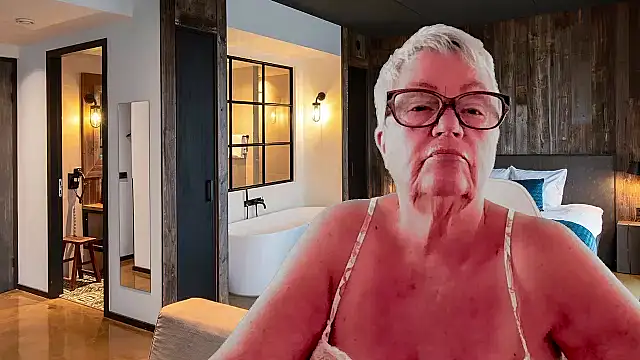 GrannyChrissy68 online show from 02/05/26, 02:00