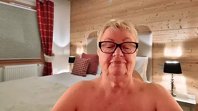 GrannyChrissy68 online show from 03/31/26, 01:33