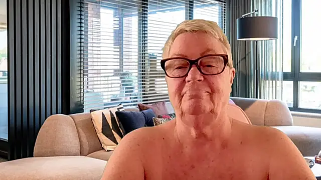 GrannyChrissy68 online show from 04/04/26, 01:30