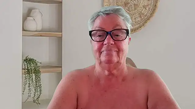 GrannyChrissy68 online show from 04/25/26, 01:41