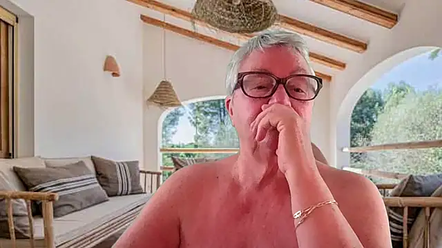 GrannyChrissy68 online show from 04/26/26, 01:42