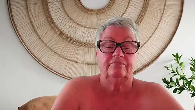 GrannyChrissy68 online show from 04/27/26, 02:48