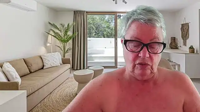 GrannyChrissy68 online show from 04/28/26, 02:44