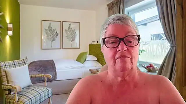 GrannyChrissy68 online show from 05/01/26, 02:32