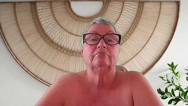 Snapshot of GrannyChrissy68 chatting on 05/13/26, 01:52 GrannyChrissy68 online show from 05/13/26, 01:52