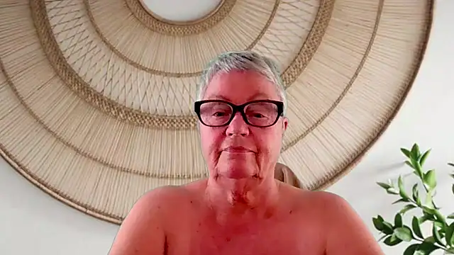 Snapshot of GrannyChrissy68 chatting on 05/15/26, 09:22 GrannyChrissy68 online show from 05/15/26, 09:22