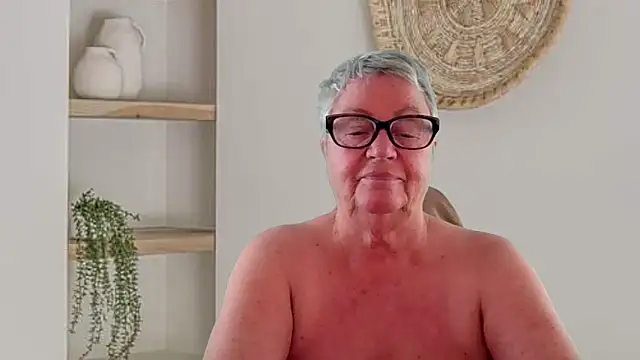 Snapshot of GrannyChrissy68 chatting on 05/29/26, 02:15 GrannyChrissy68 online show from 05/29/26, 02:15