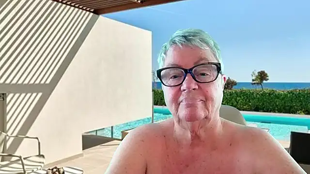 Snapshot of GrannyChrissy68 chatting on 06/13/26, 02:48 GrannyChrissy68 online show from 06/13/26, 02:48