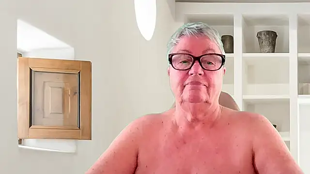Snapshot of GrannyChrissy68 chatting on 06/16/26, 01:03 GrannyChrissy68 online show from 06/16/26, 01:03