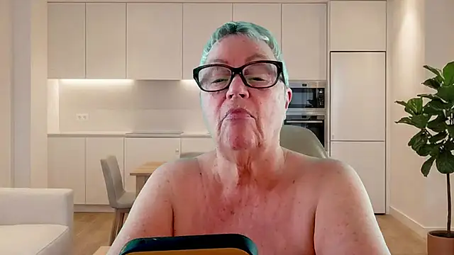 Snapshot of GrannyChrissy68 chatting on 06/19/26, 07:06 GrannyChrissy68 online show from 06/19/26, 07:06