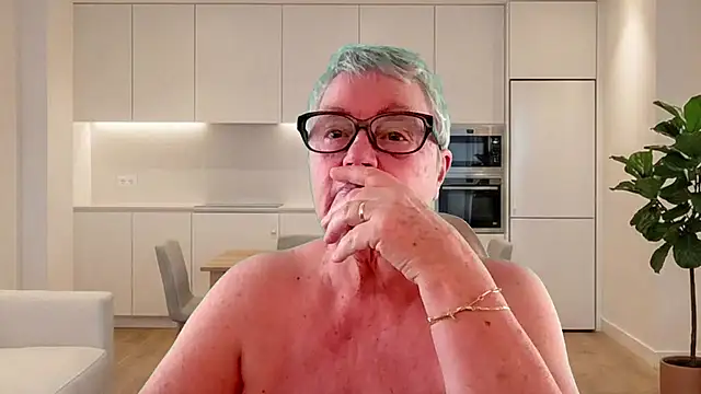 Snapshot of GrannyChrissy68 chatting on 06/20/26, 12:19 GrannyChrissy68 online show from 06/20/26, 12:19
