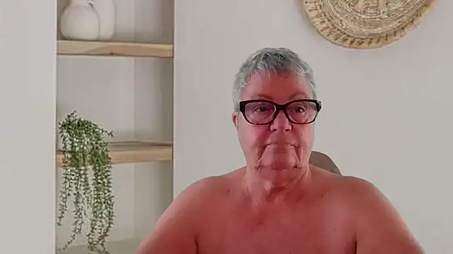 Snapshot of GrannyChrissy68 chatting on 06/28/26, 12:33 GrannyChrissy68 online show from 06/28/26, 12:33