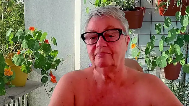 Snapshot of GrannyChrissy68 chatting on 07/06/26, 01:52 GrannyChrissy68 online show from 07/06/26, 01:52