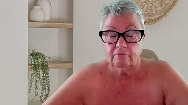 Snapshot of GrannyChrissy68 chatting on 07/09/26, 04:44 GrannyChrissy68 online show from 07/09/26, 04:44