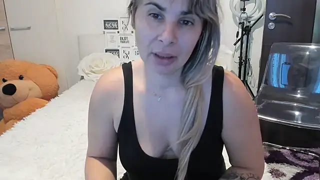 Snapshot of sweetemy4u chatting on 11/27/25, 01:24 sweetemy4u online show from 11/27/25, 01:24