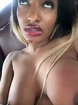 Snapshot of NicoleCocksXXX chatting on 03/05/25, 08:32 NicoleCocksXXX online show from 03/05/25, 08:32