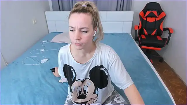 DreamGirl225 online show from 11/15/25, 08:16