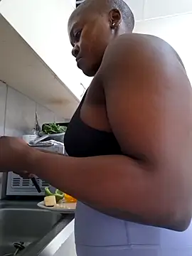 Snapshot of FitSelina66 chatting on 11/11/25, 10:59 FitSelina66 online show from 11/11/25, 10:59