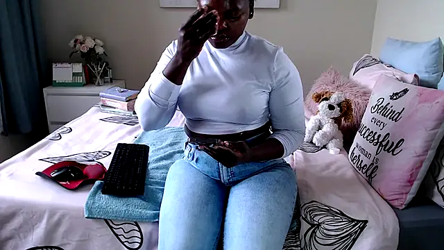 Snapshot of FitSelina66 chatting on 07/11/26, 08:39 FitSelina66 online show from 07/11/26, 08:39