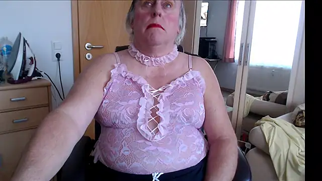 Snapshot of Sissygera chatting on 01/08/25, 01:09 Sissygera online show from 01/08/25, 01:09