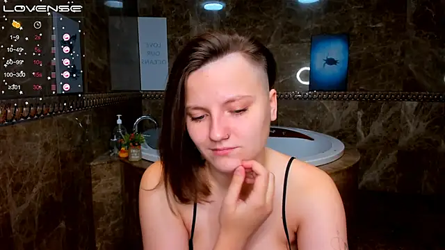 MelindaTin online show from 11/12/25, 01:06