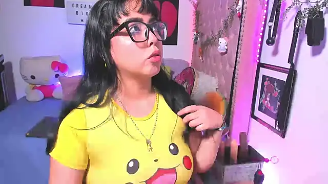 Snapshot of LillyCandy chatting on 04/15/26, 12:45 LillyCandy online show from 04/15/26, 12:45