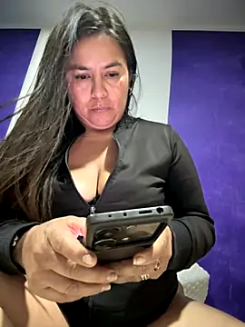 Ixchel Anaid online show from 11/19/25, 10:43