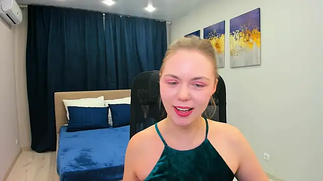 Strawberrye online show from 01/19/25, 01:22